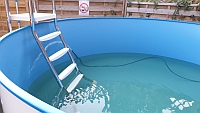 Das Wasser wird eingef&uuml;llt.